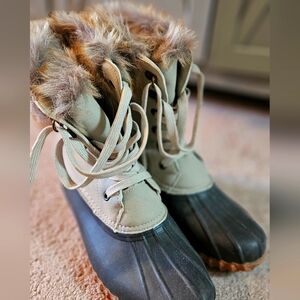 Esprit Faux Fur Lined Winter Duck Boots 8